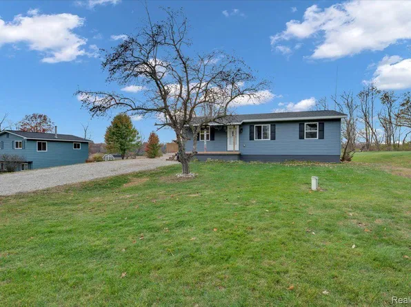 4399 Huckleberry Cir, Columbiaville, MI 48421