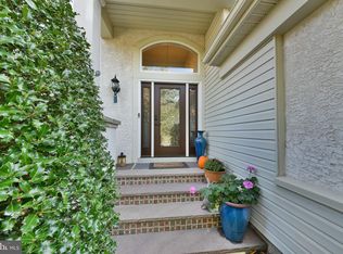 221 Somerset Cir, Chalfont, PA 18914