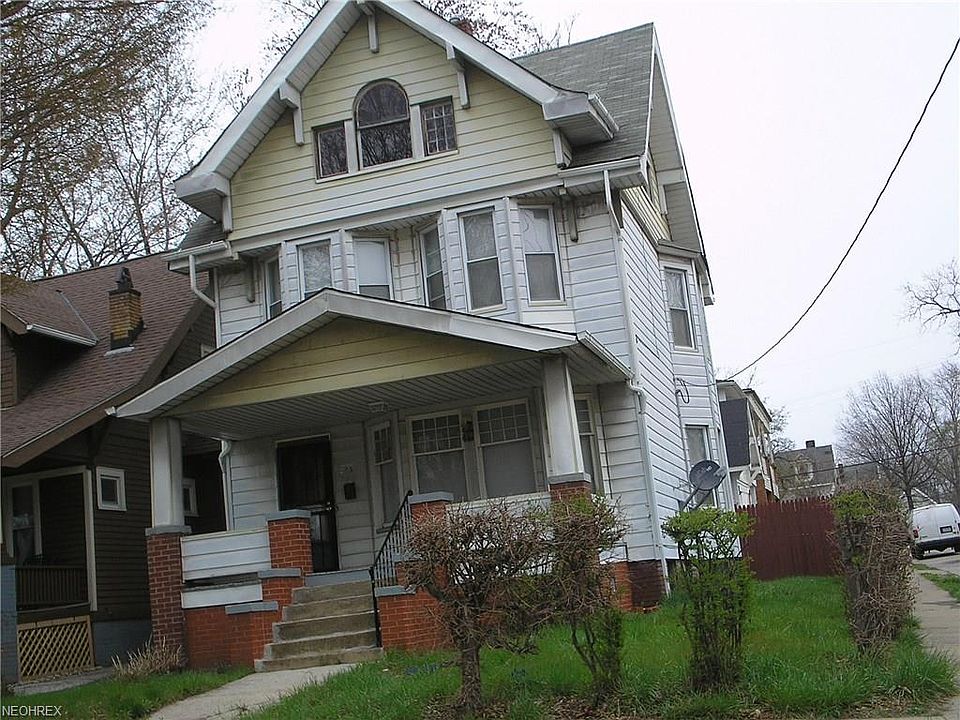 1st image of 745 E 93rd St