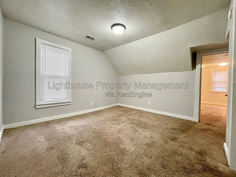 1167 Pine St — Photo 2