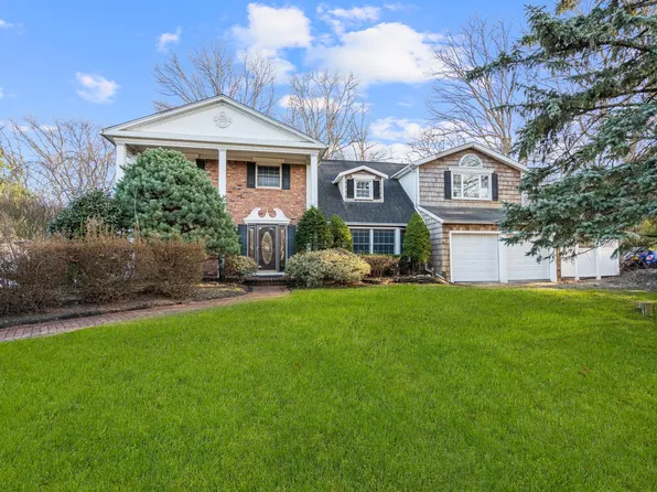 5136 Expressway Dr S, Holbrook, NY 11741