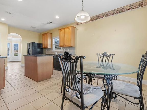 5th image of 820 Kaitlyn Dr