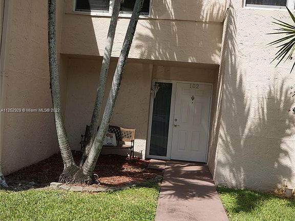 2nd image of 9431 SW Evergreen Pl #102