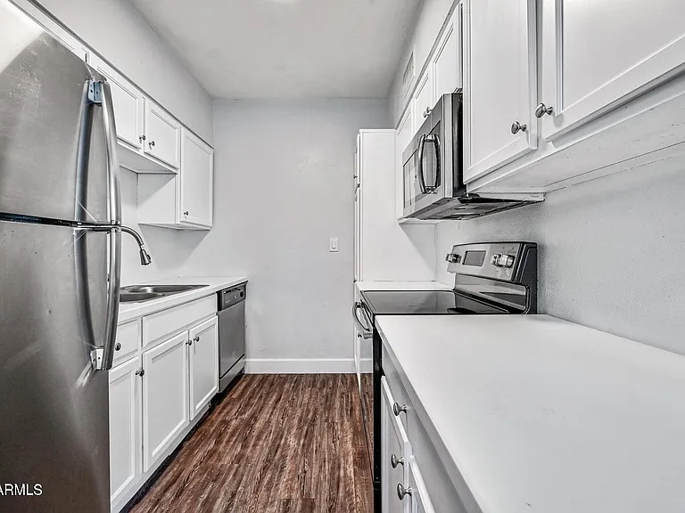 1518 W Colter St #5 — Photo 7