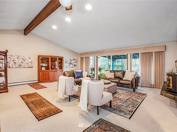 5th image of 4530 Village Dr SE
