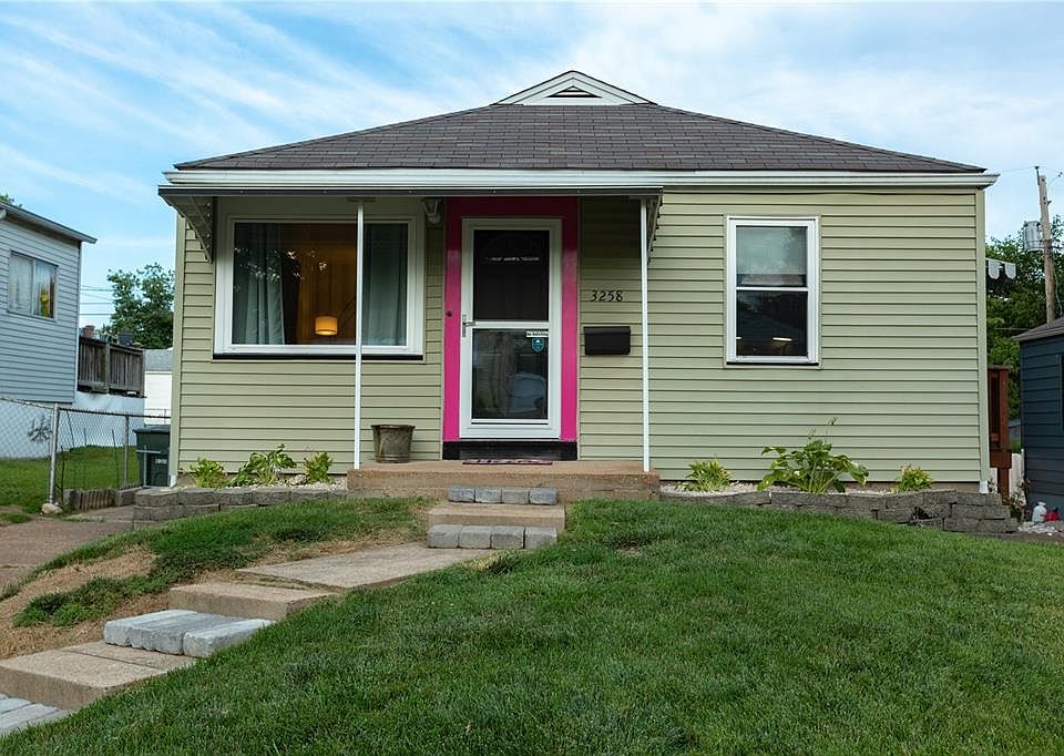 1st image of 3258 Voerster Ave