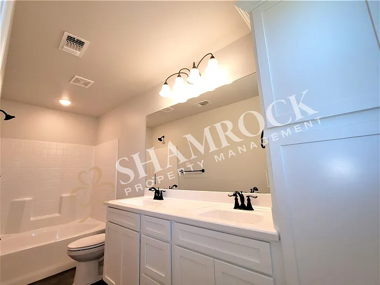 1002 Sparrow Cv #B — Photo 5