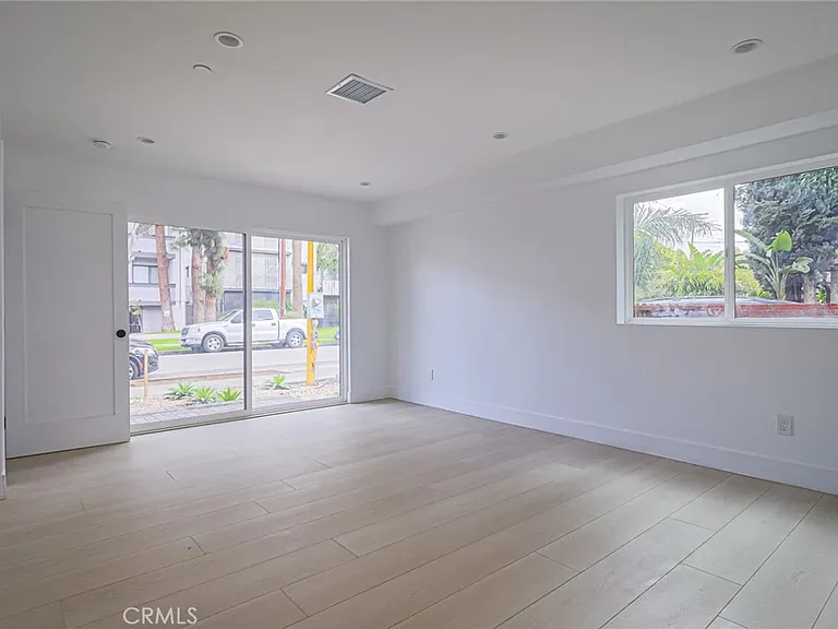 11810 Gilmore St — Photo 8