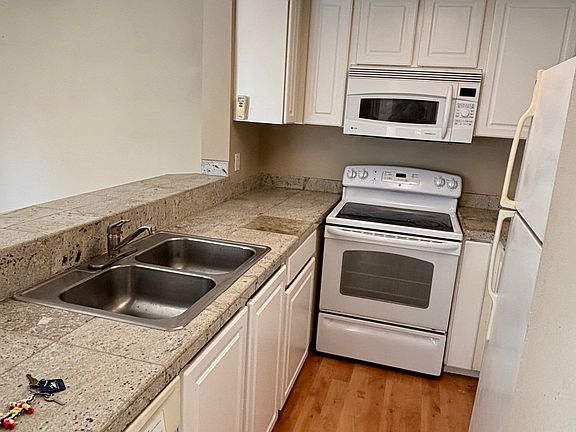 5th image of 9920 SE Talbert St