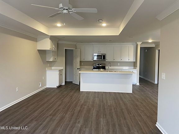 2nd image of 504 Stone Brook Pl