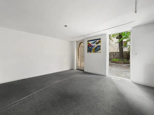 251 East 71st Street image 9 of 11