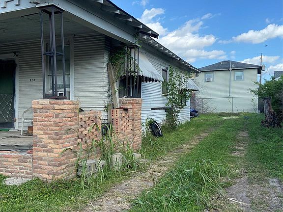 2nd image of 213 Hunt St