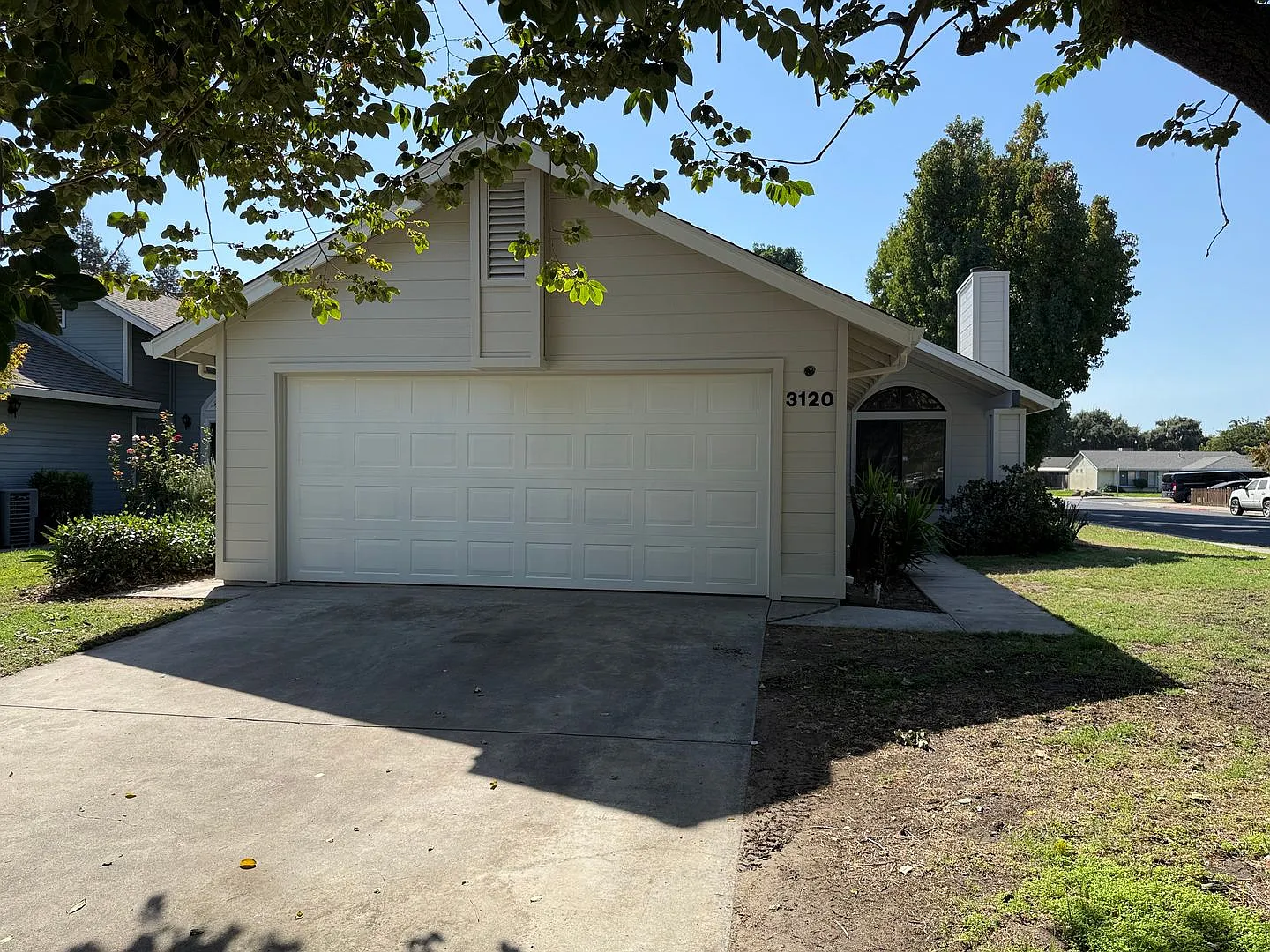 Single story home convenient to shopping & freeway access! — Photo 3