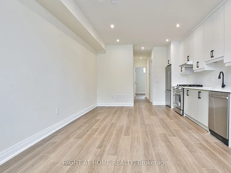 39 15th St #2 — Photo 6