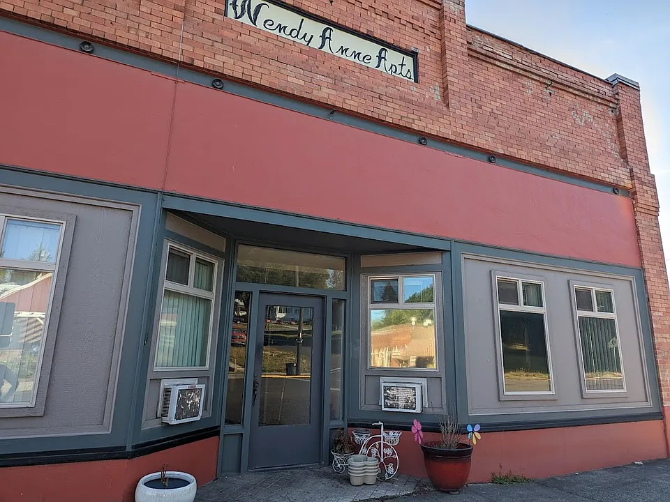 157 W Walnut Ave