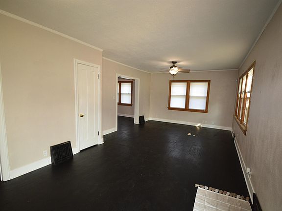 3rd image of 427 Kings Hwy