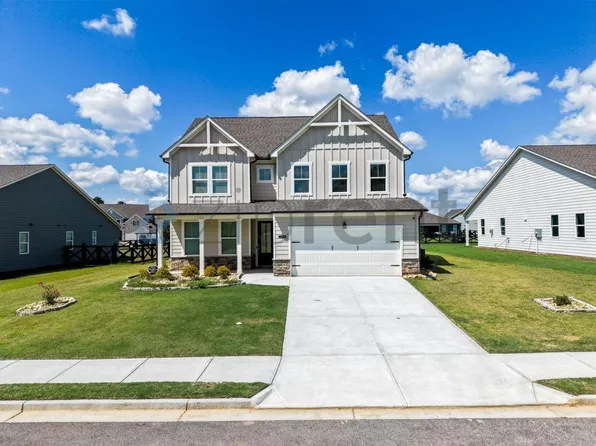 104 Grand Meadows Dr, Hoschton, GA
