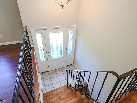 4th image of 95 Longwood Lake Rd