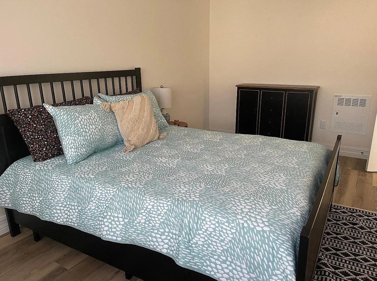 3 bed, 1200 sqft, $1,350 — Photo 2