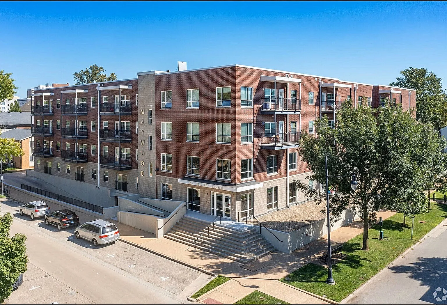 Maywood Apartments — Photo 1