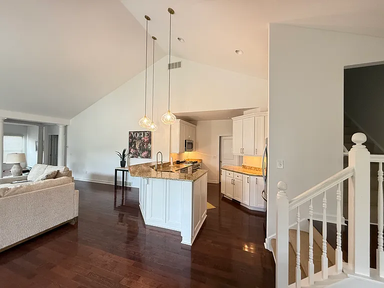 4300-20B Westford Pl — Photo 4
