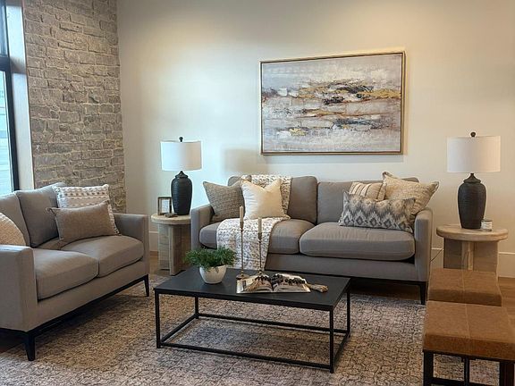 5th image of 1634 E Center Pointe Dr #1634
