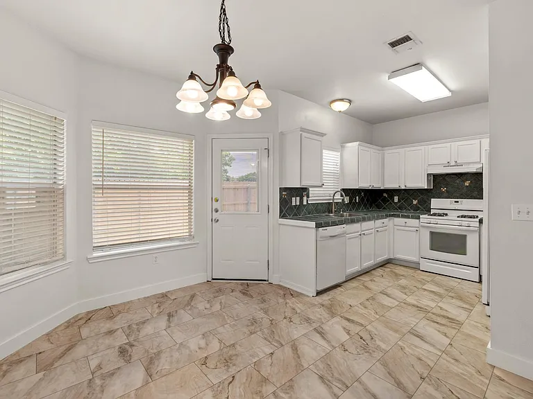 1908 Windy Park Dr — Photo 8