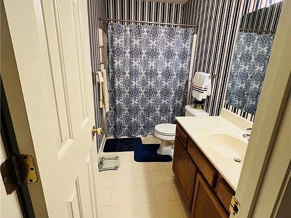 5th image of 1010 Pine Run Dr