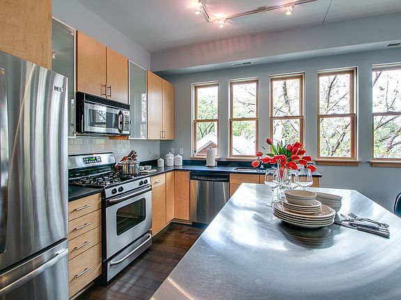 3rd image of 2824 Bryant Ave S #N201