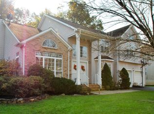 17 Brittany Way, Kendall Park, NJ 08824