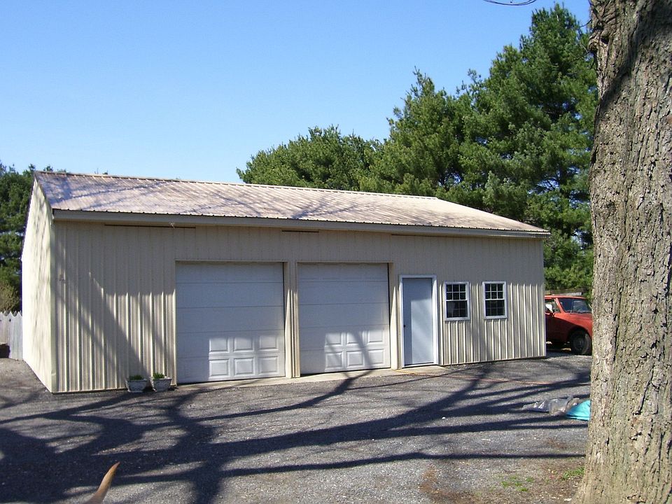 2nd image of 141 N Main St