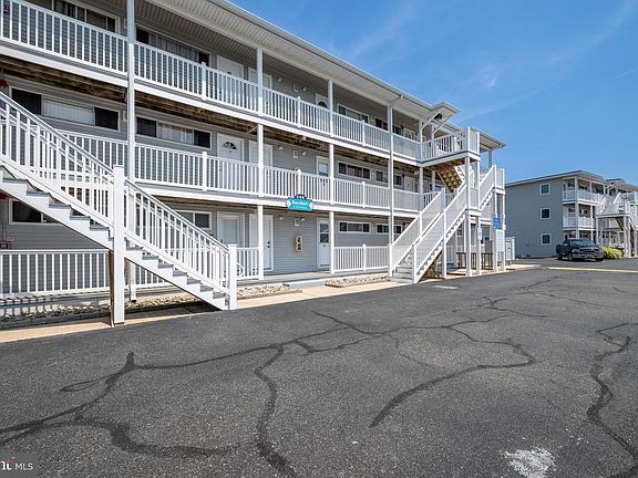 3rd image of 508 Robin Dr Unit 44