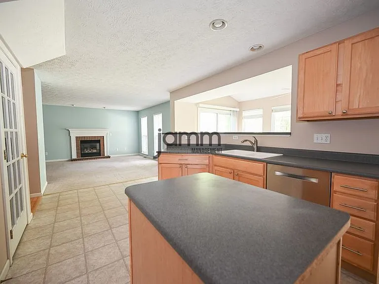 8728 Breckenridge Oval — Photo 4