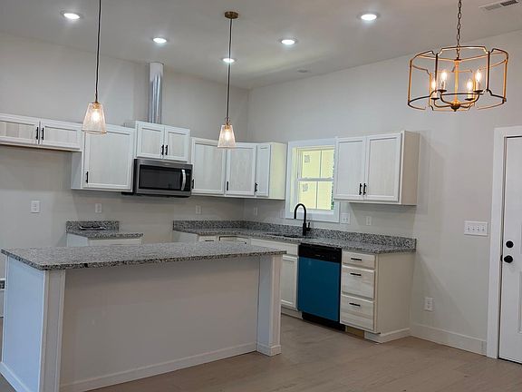 5th image of 210 Salmon St #1