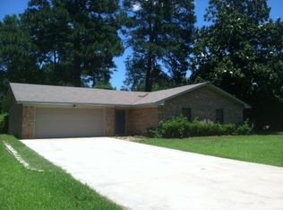 209 Commander Dr, Longview, TX 75605