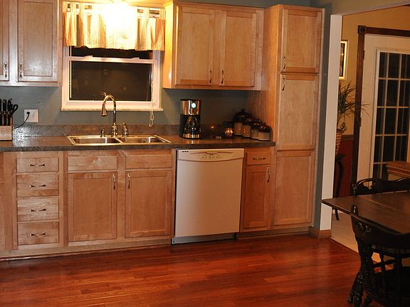 2nd image of 1892 Shaw Cir