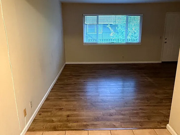 723 Menlo Ave — Photo 10