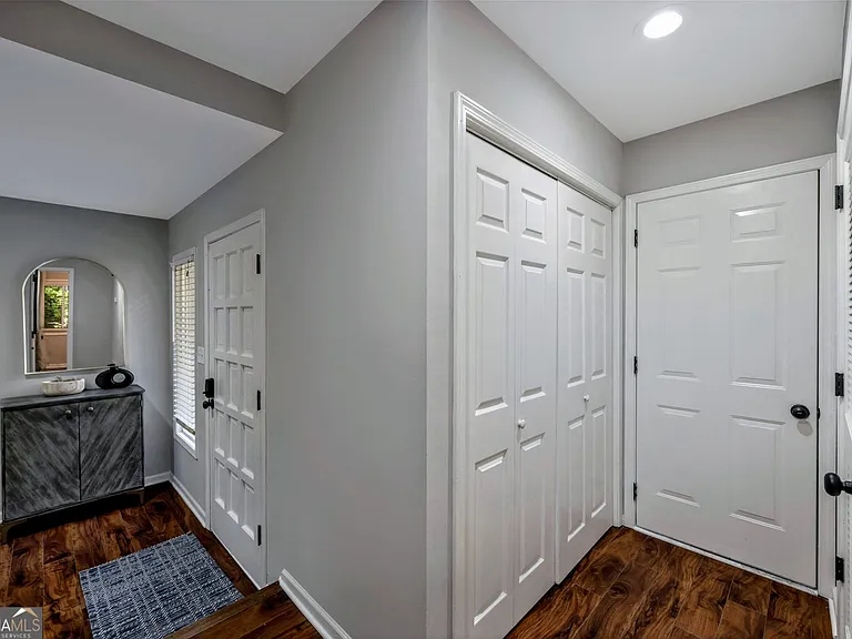 2660 Indian Lake Dr — Photo 14