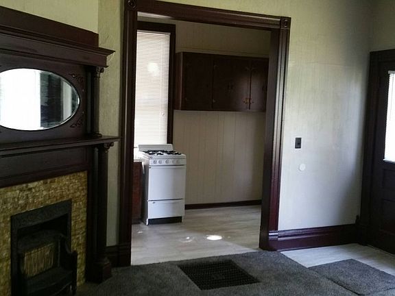 2nd image of 823 W Ash St