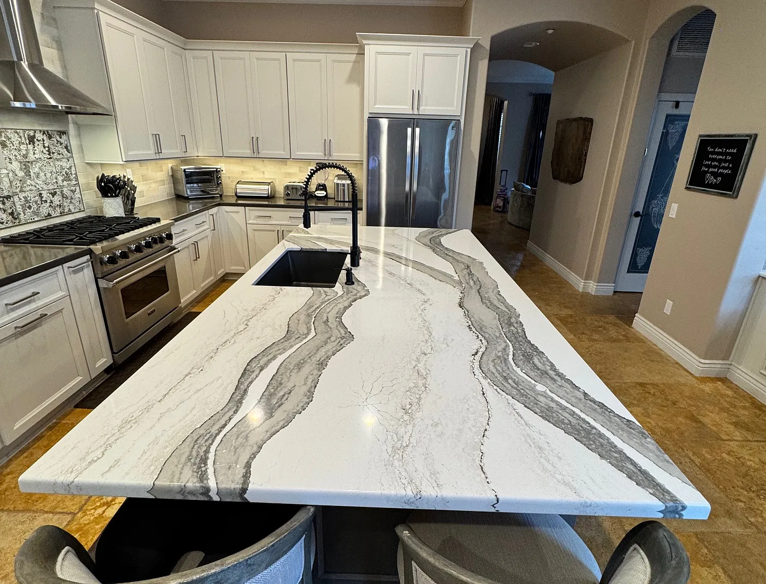 5 bed, 3.5 bath, 3342 sqft, $8,250 — Photo 2