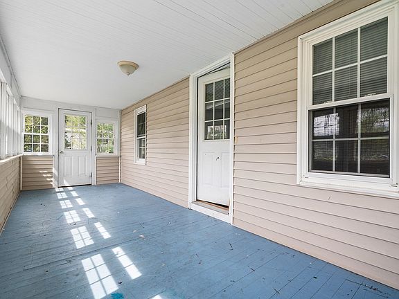 4th image of 729 West Hollis Street
