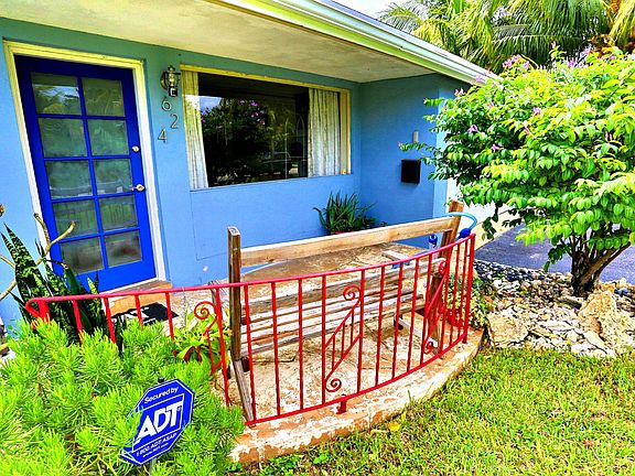 4th image of 624 NW 30th Ct