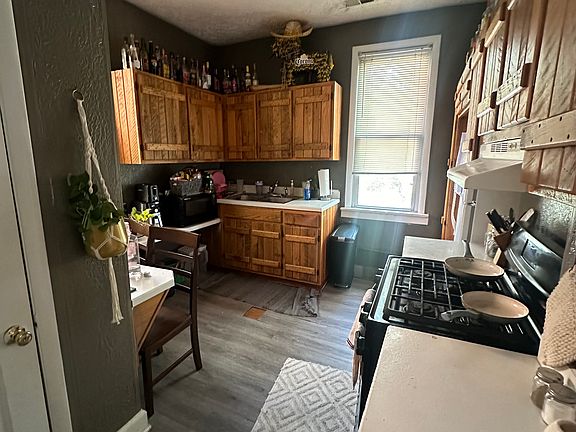 2nd image of 670 Willey St #3