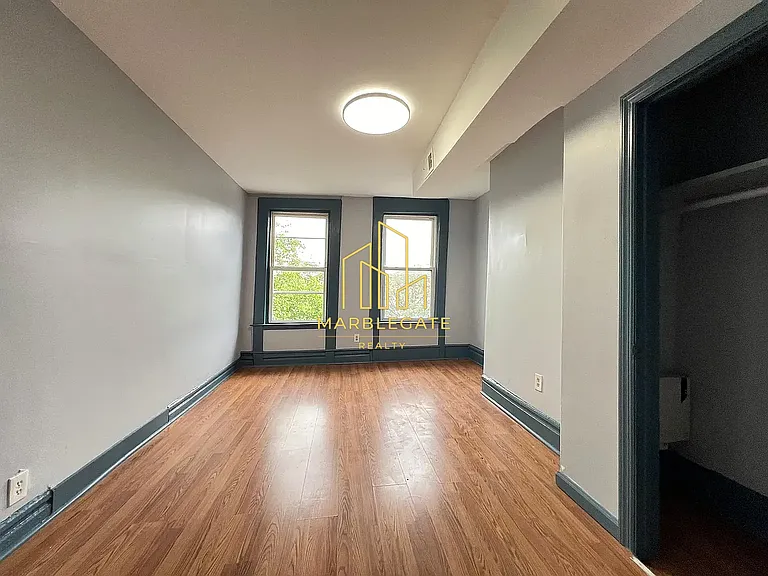 44 4th St #33R — Photo 5