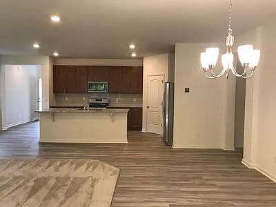 1141 Noor Ln — Photo 5
