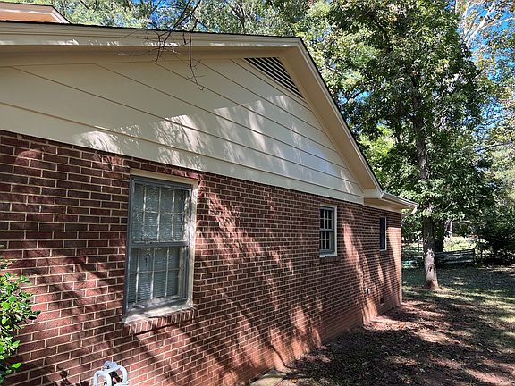 3rd image of 816 Forest Hill Dr