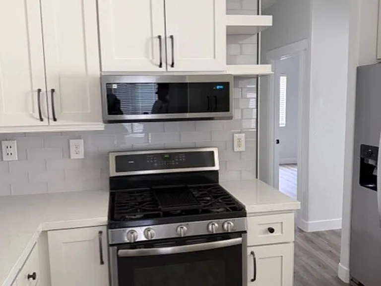1071 Village Knoll Dr — Photo 6