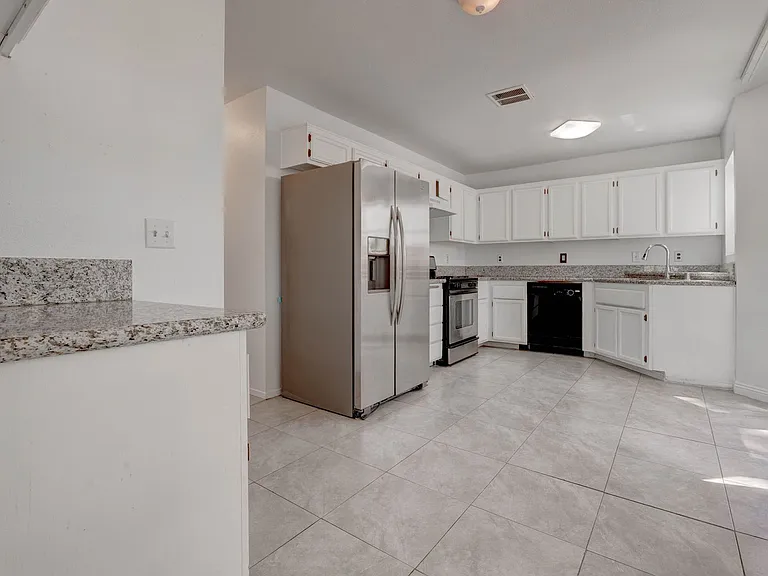 5519 Myron Cir — Photo 10