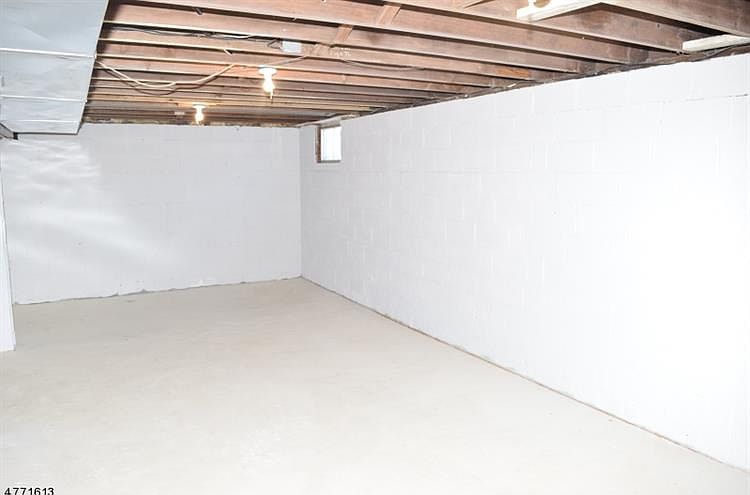 2nd image of 322 S 6th St