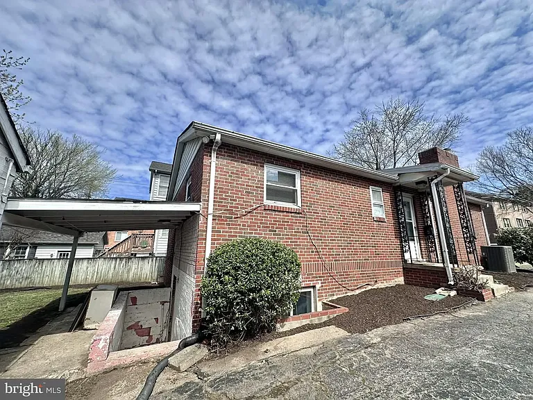 1818 N Adams St — Photo 21